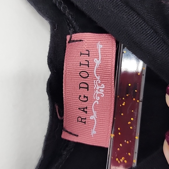 Black tshirt with eyes and lashes - Picture 3 of 4